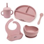 Szilikon étkező szett tálkával, tányérral, bögrével, előkével és kanállal – pasztell rózsaszín