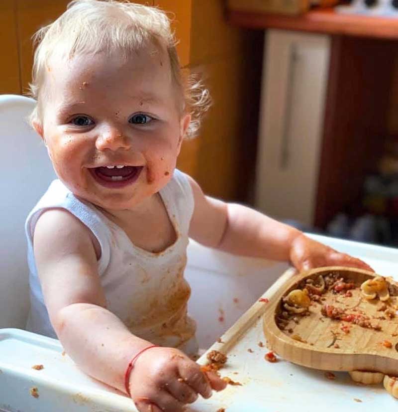3 ok, amiért hagynunk kell a kisbabát az étellel játszani a BLW során